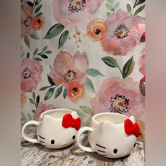 2 hello kitty coffee cups ❤️😻 - Picture 3 of 5